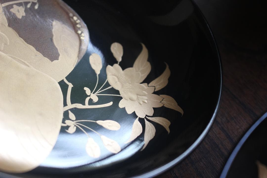 極小傷あり！時代黒漆に優美な貝合桜蒔絵の映える煮物椀2点（検輪島塗雑煮椀