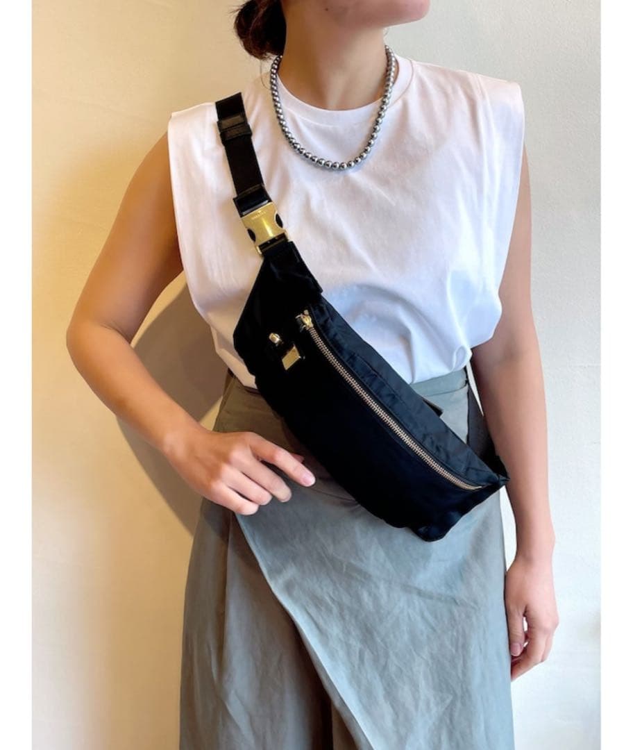 ORSETT ナイロンボディバッグ