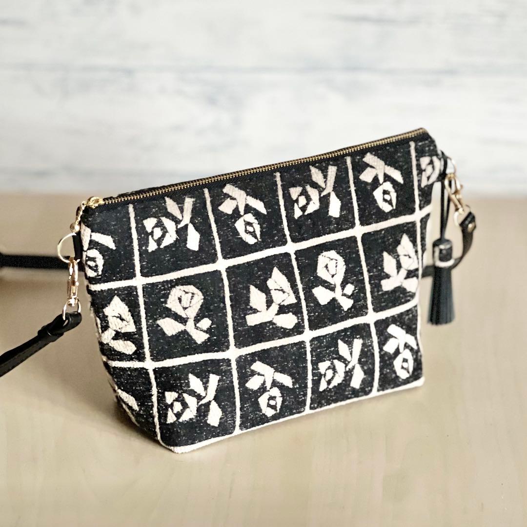 Lulu small beigeショルダーバッグMB510-081