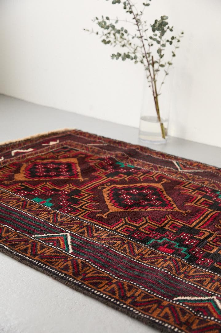 ヴィンテージラグ　トライバルラグ　バルーチ族（149×90cm）黒　紺　茶　緑