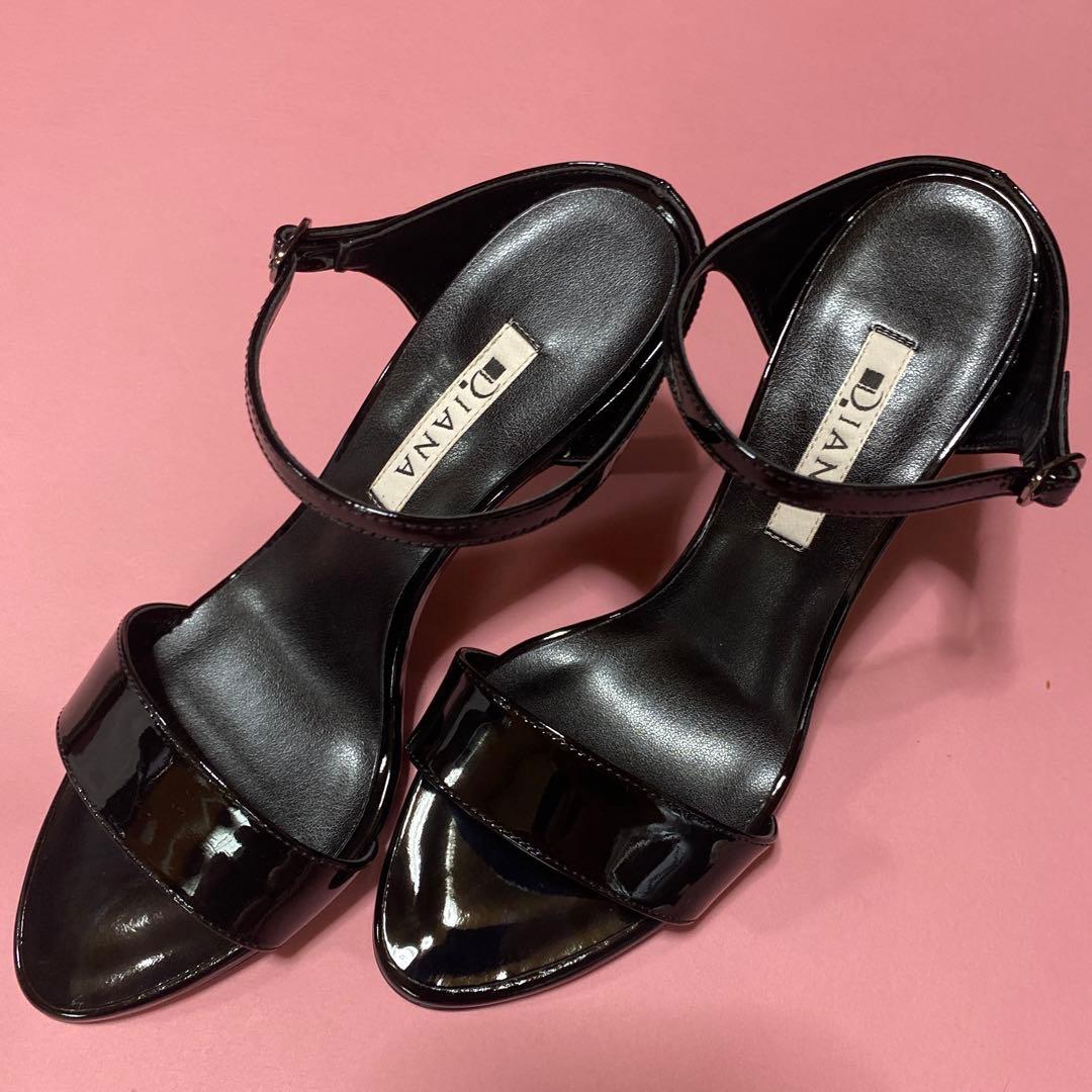 ダイアナ　ストラップ付きサンダル