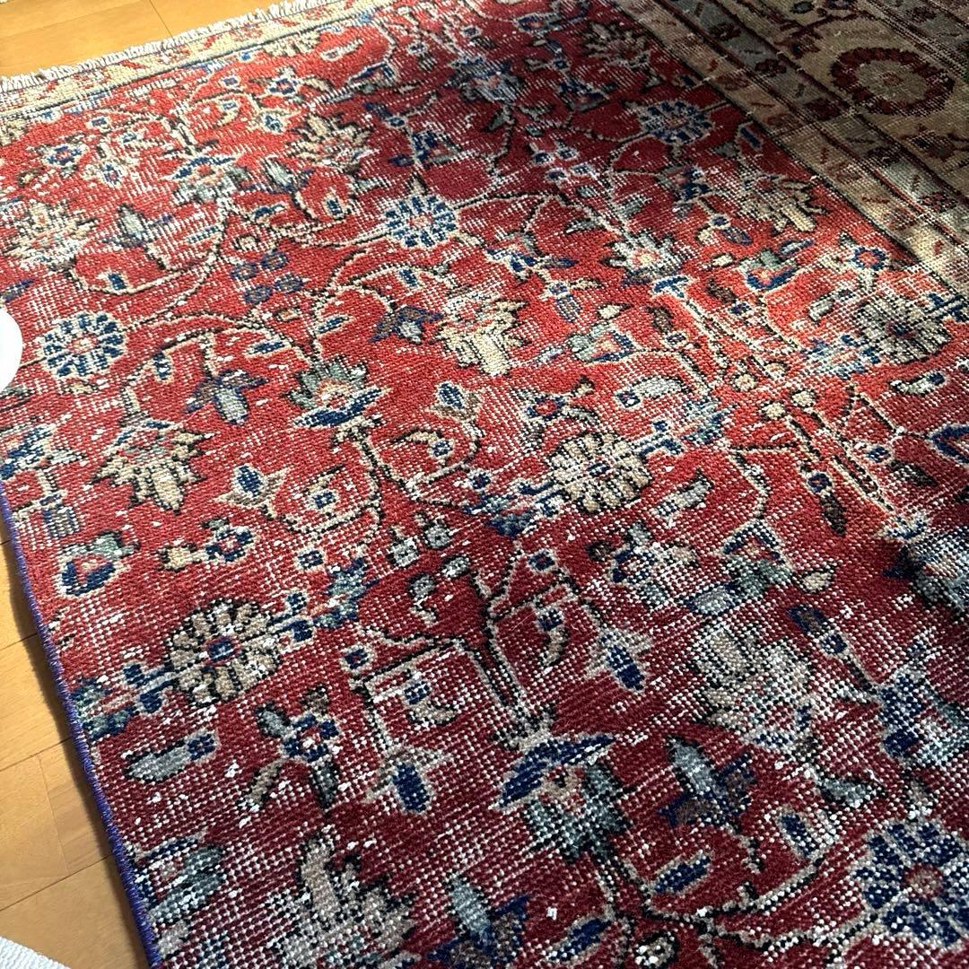 104×154 深みある赤色のボタニカル柄　擦れシャビー　トルコヴィンテージラグ