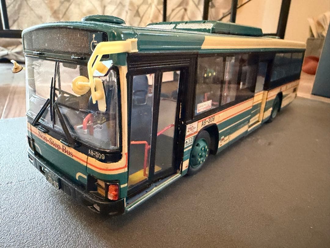 アオシマ1/32 いすゞエルガ西武バス　プラモデル完成品