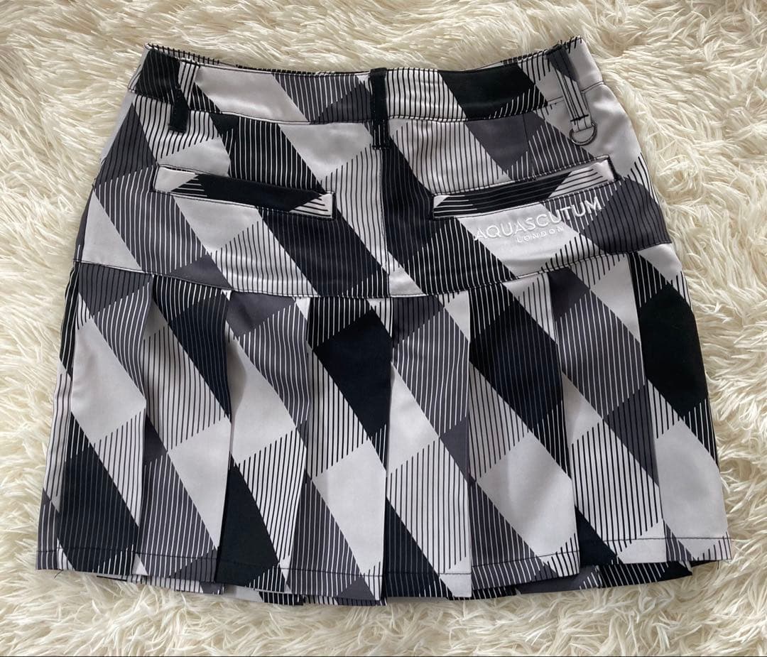 アクアスキュータム　ゴルフスカート　モノトーン　白黒