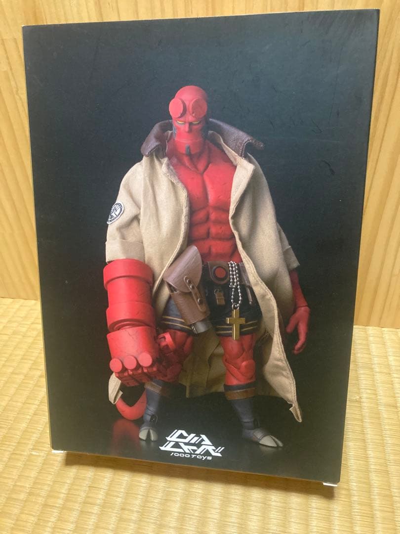 1000toys hellboy ヘルボーイ 1/12スケールフィギュア