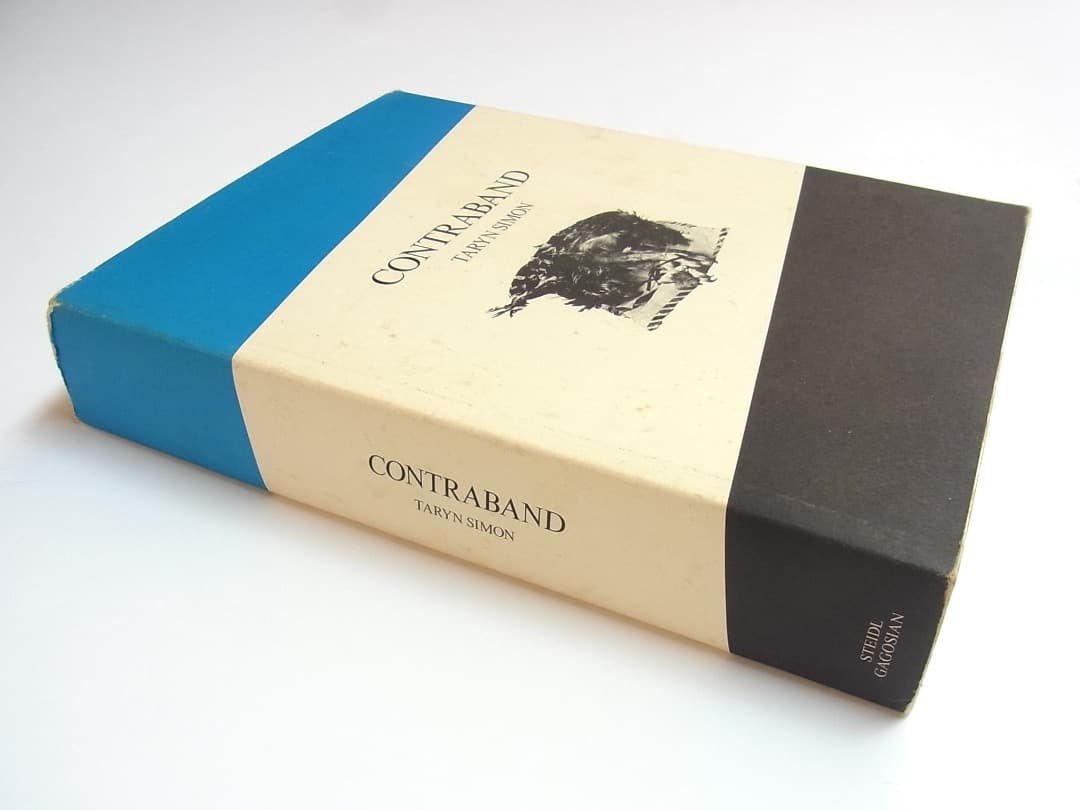 Taryn Simon Contraband／2010年初版 タリン・サイモン