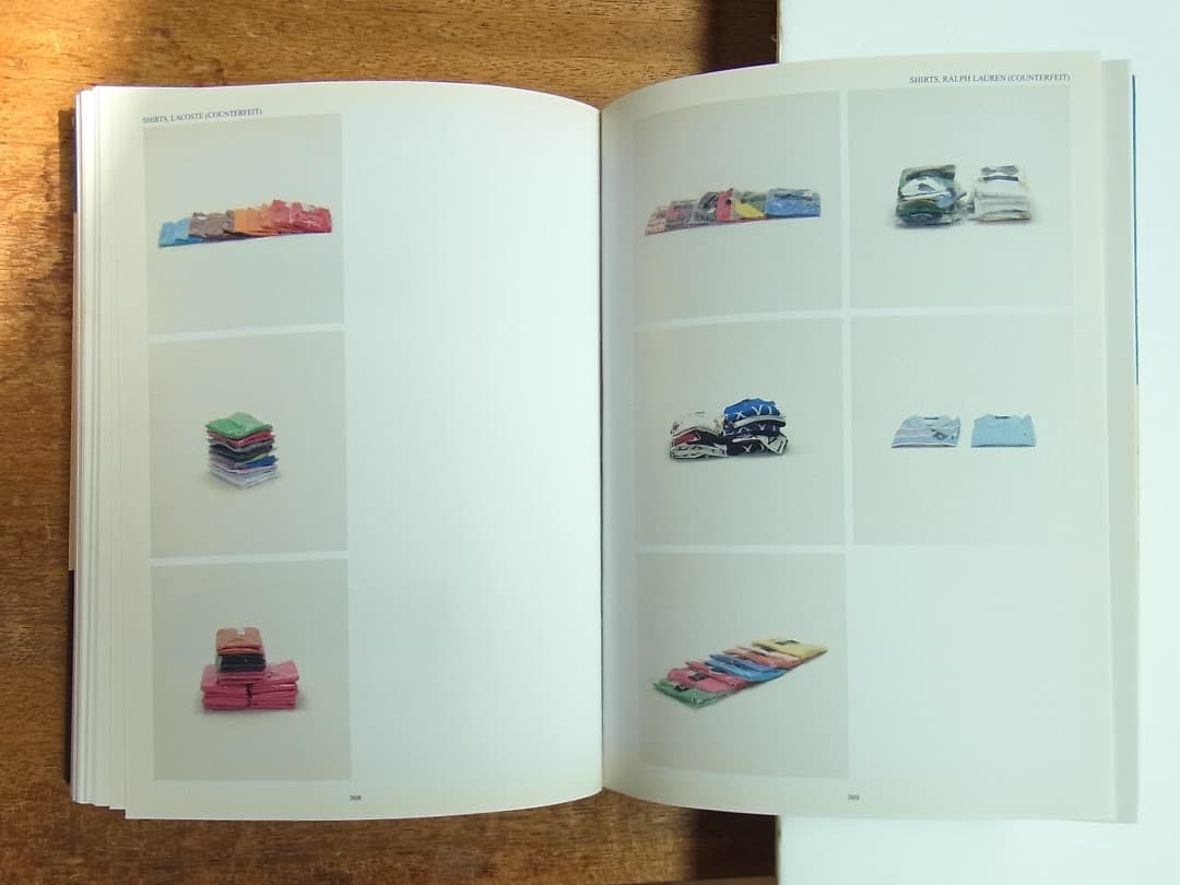 Taryn Simon Contraband／2010年初版 タリン・サイモン