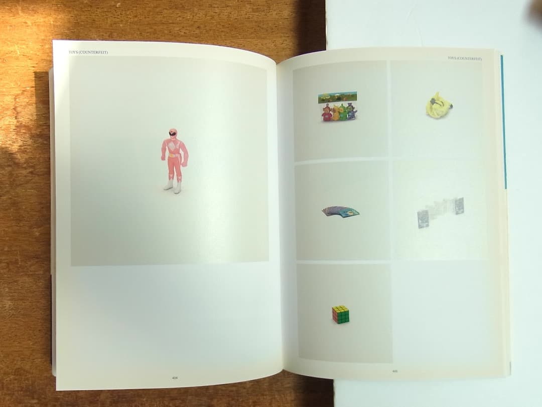 Taryn Simon Contraband／2010年初版 タリン・サイモン