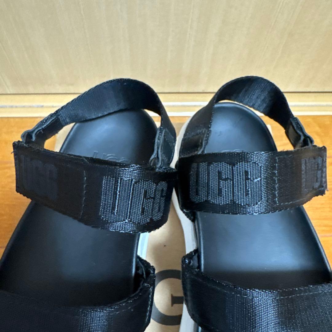 UGG クロスベルト スポーツサンダル