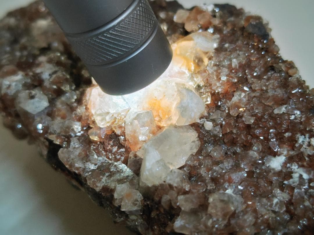 ヘマタイトインクォーツ 663g 水晶 フローライト 原石 鑑賞石 自然石 鉱物