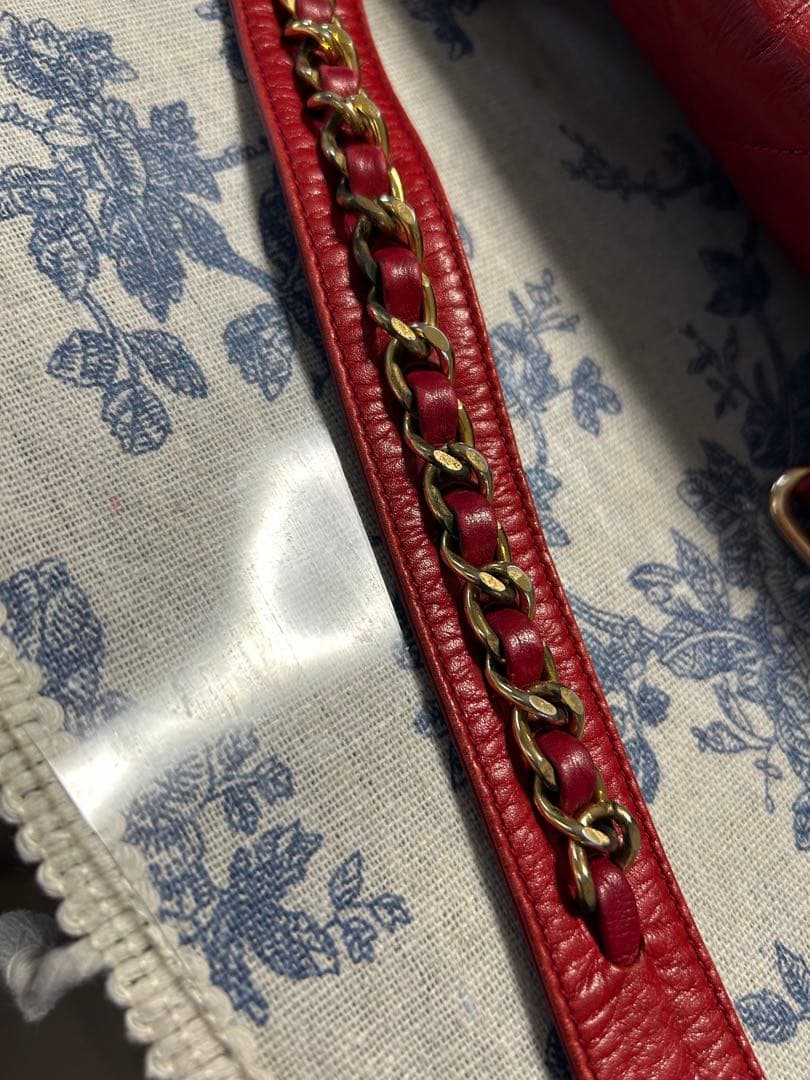 CHANEL シャネル　赤 ボディバッグ