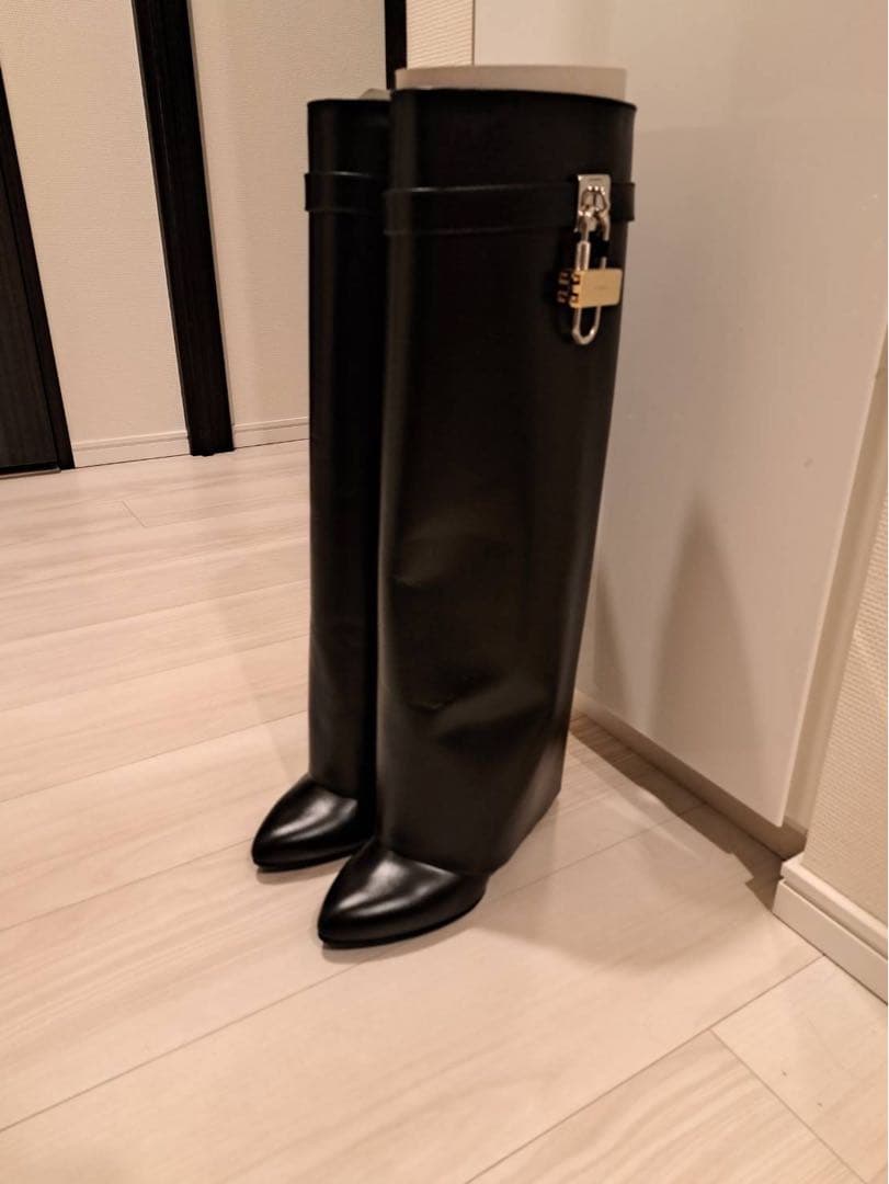 a★r さん専用　GIVENCHYほぼ新品ブラック ロングブーツ