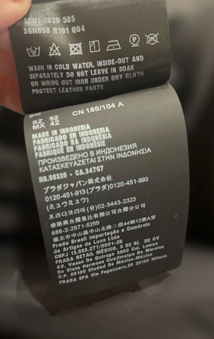 プラダナイロンジャケット(リバーシブル)(ブラック)