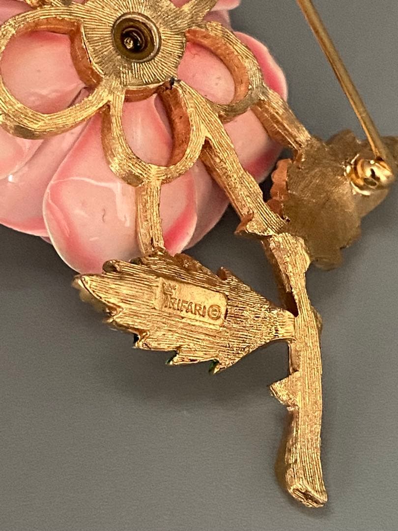 lotuscloud2517⭐️TRIFARIヴィンテージブローチ