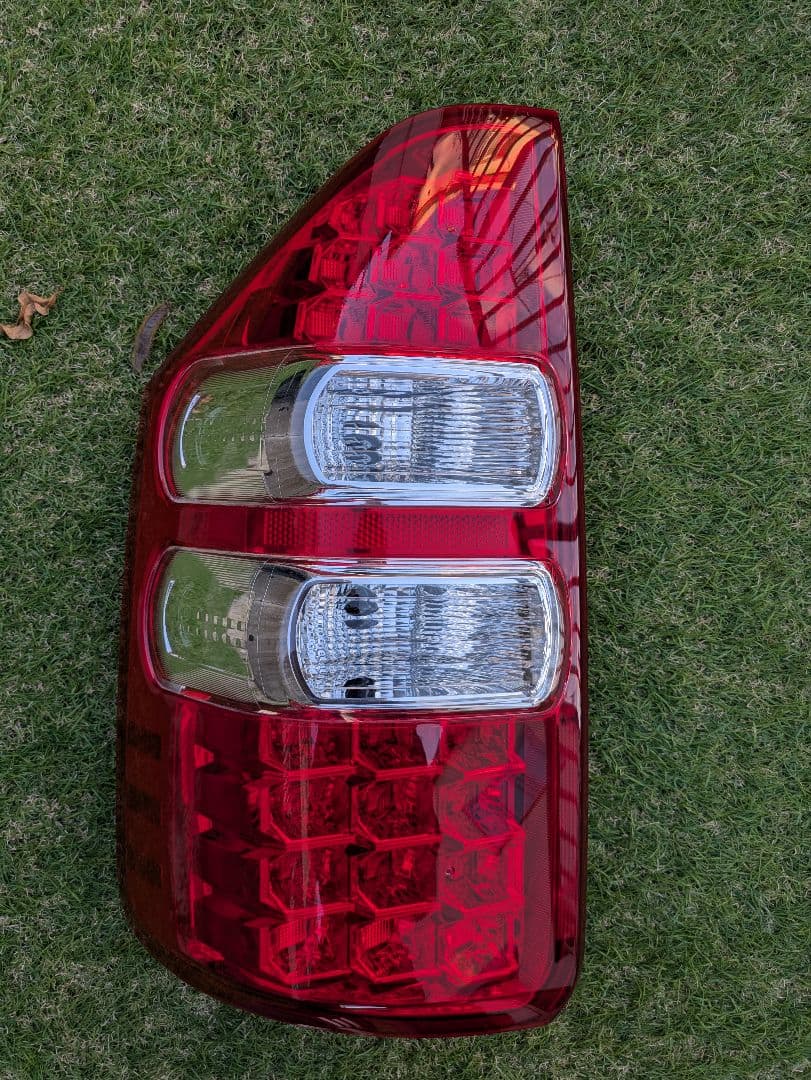 ノア70純正テールランプ（左側）