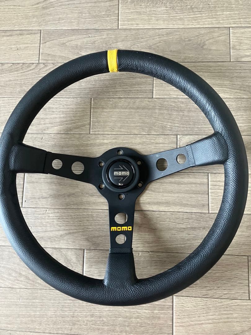 momoステアリング　MOD0.7（BK M-41 ）35パイ（正規品）