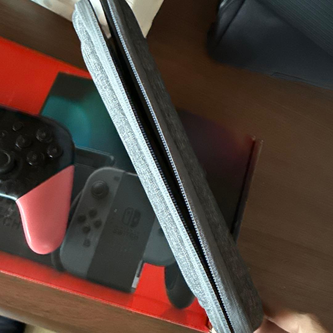 美品)Nintendo Switch本体、プロコントローラー、携帯用ケースセット