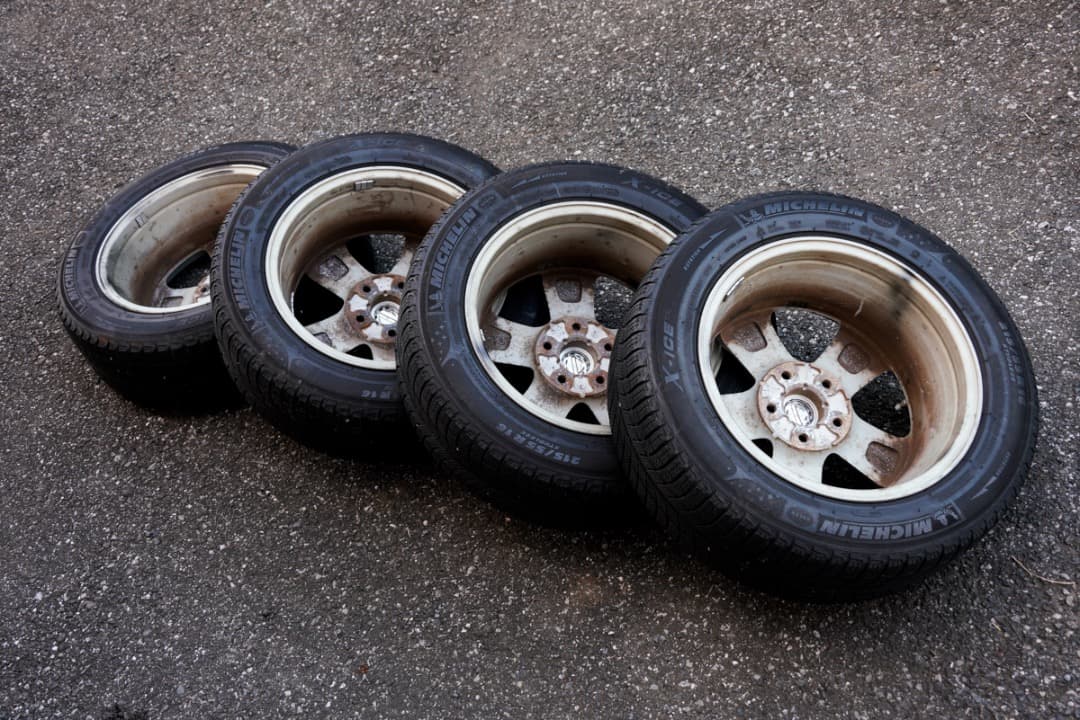 日産 エルグランド E52 スタッドレス 215/55R16 純正アルミ４本