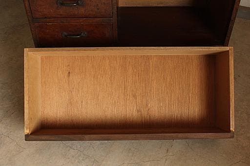 雰囲気の良い古い木製の引き出し7杯　書類棚　収納　古家具　古民家　アンティーク