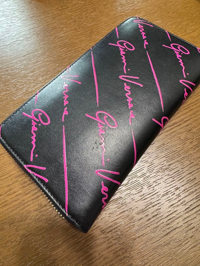 ヴェルサーチ 総柄 ラウンドジップ 長財布 ブラック