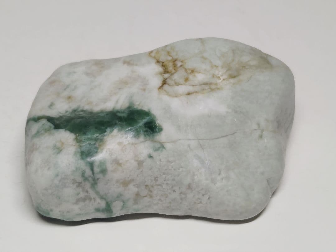 濃緑 140g 翡翠 ヒスイ 原石 鑑賞石 自然石 誕生石 鉱物 鉱石 水石