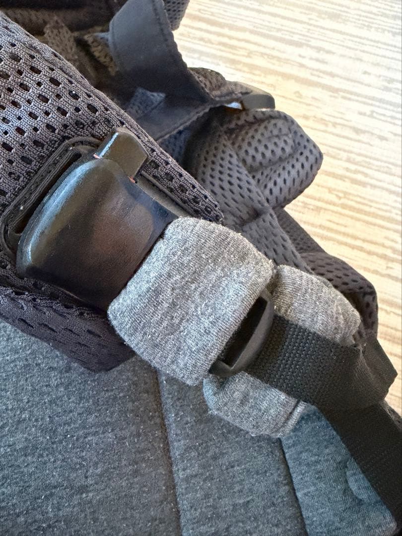 今だけお値下げ！取説あり！ベビーキャリア ハーモニー　ネイビー メッシュ