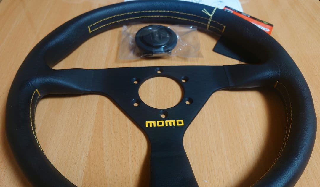 MOMO ステアリング ヴェローチェレーシング 32パイ BK V2　おまけ付き