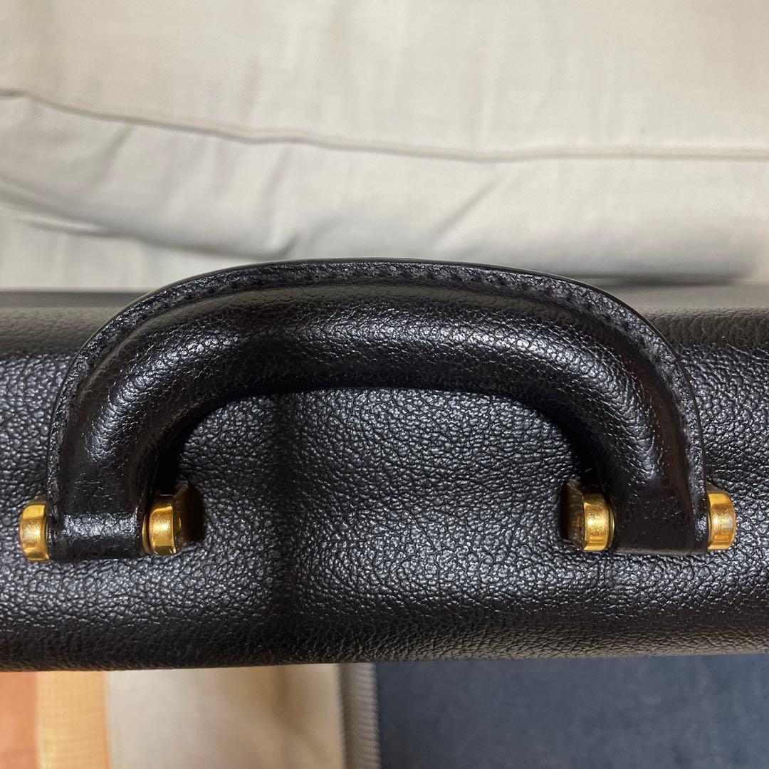 【即日発送】　サルヴァトーレ フェラガモ　ブラック レザー ブリーフケース