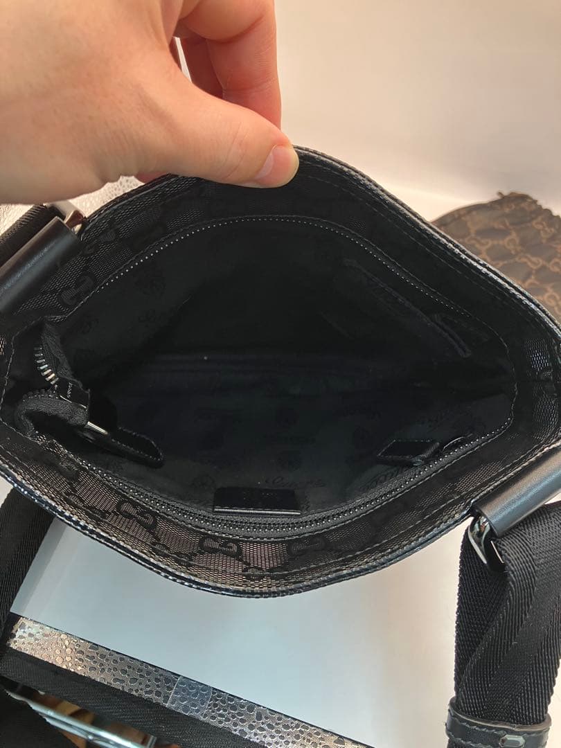 GUCCI ブラックナイロンショルダーバッグ　Y