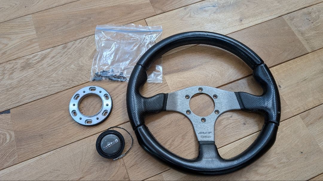 【送料込】MOMO RACE 32π