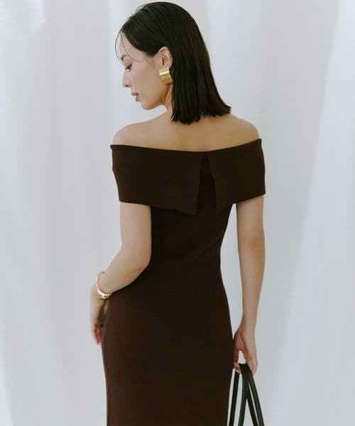 anuansアニュアンス ムーンネックニットワンピース　タイト オフショル