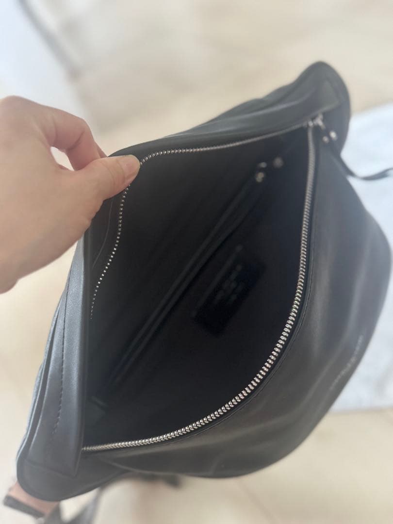 【値下げ中】ほぼ未使用GIANNI CHIARINI ボディバッグ