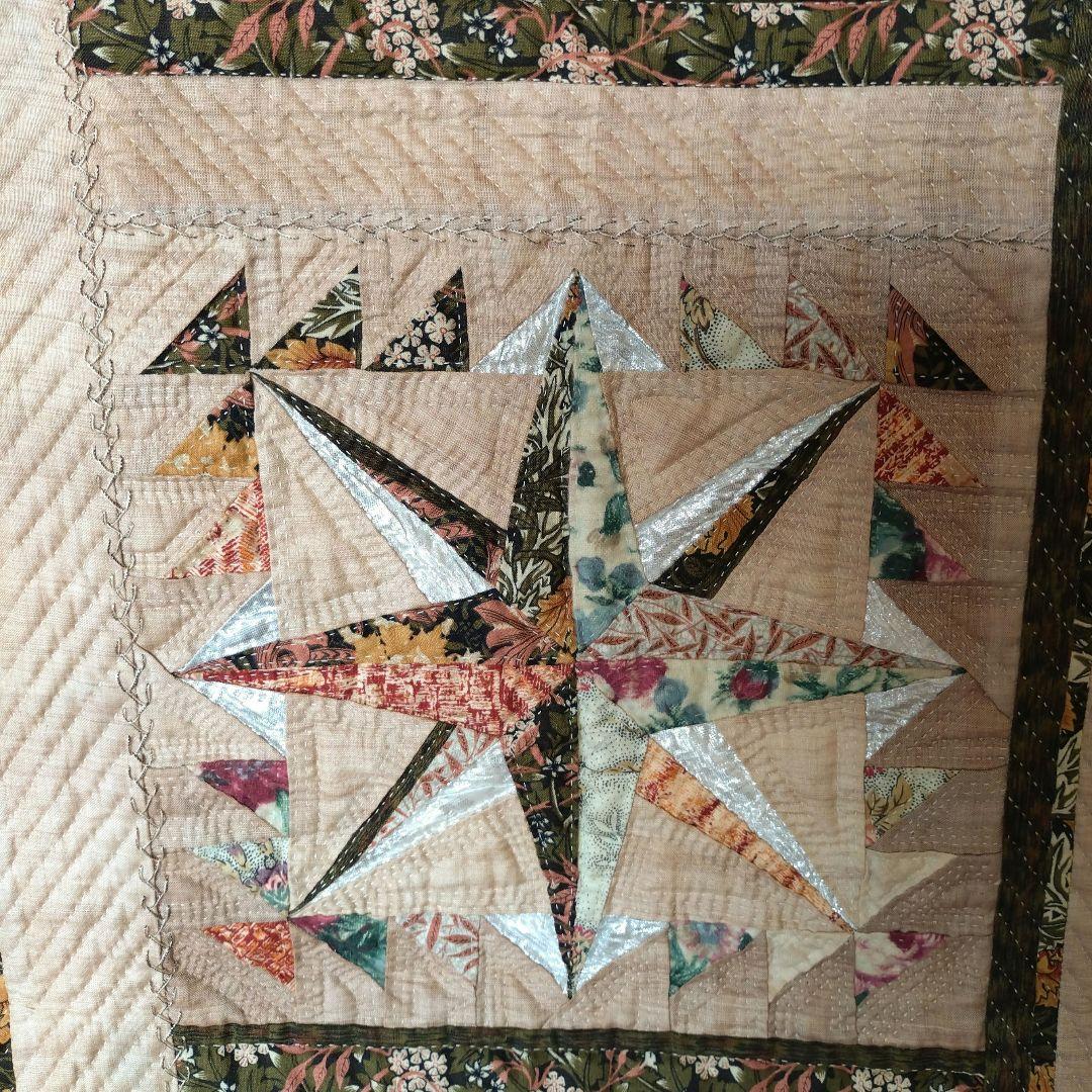 パッチワークキルト タペストリー〈モザイクの集まり〉