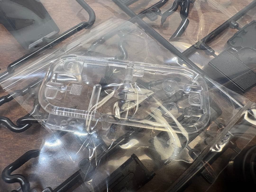 タミヤ 1/20 フェラーリ F2001 マルボロデカール、カーボンデカール付き