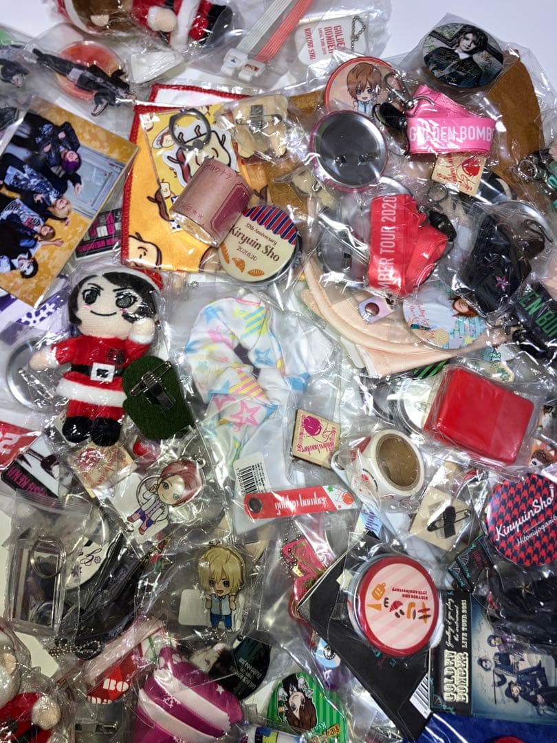 ゴールデンボンバー グッズたくさん大量セット バッジ アクスタ タオルなど