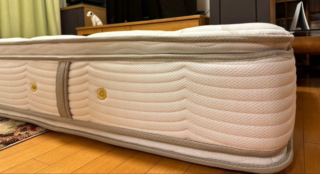 【美品】シモンズキングサイズ（二分割）マットレス　ゴールデンバリューピロートップ