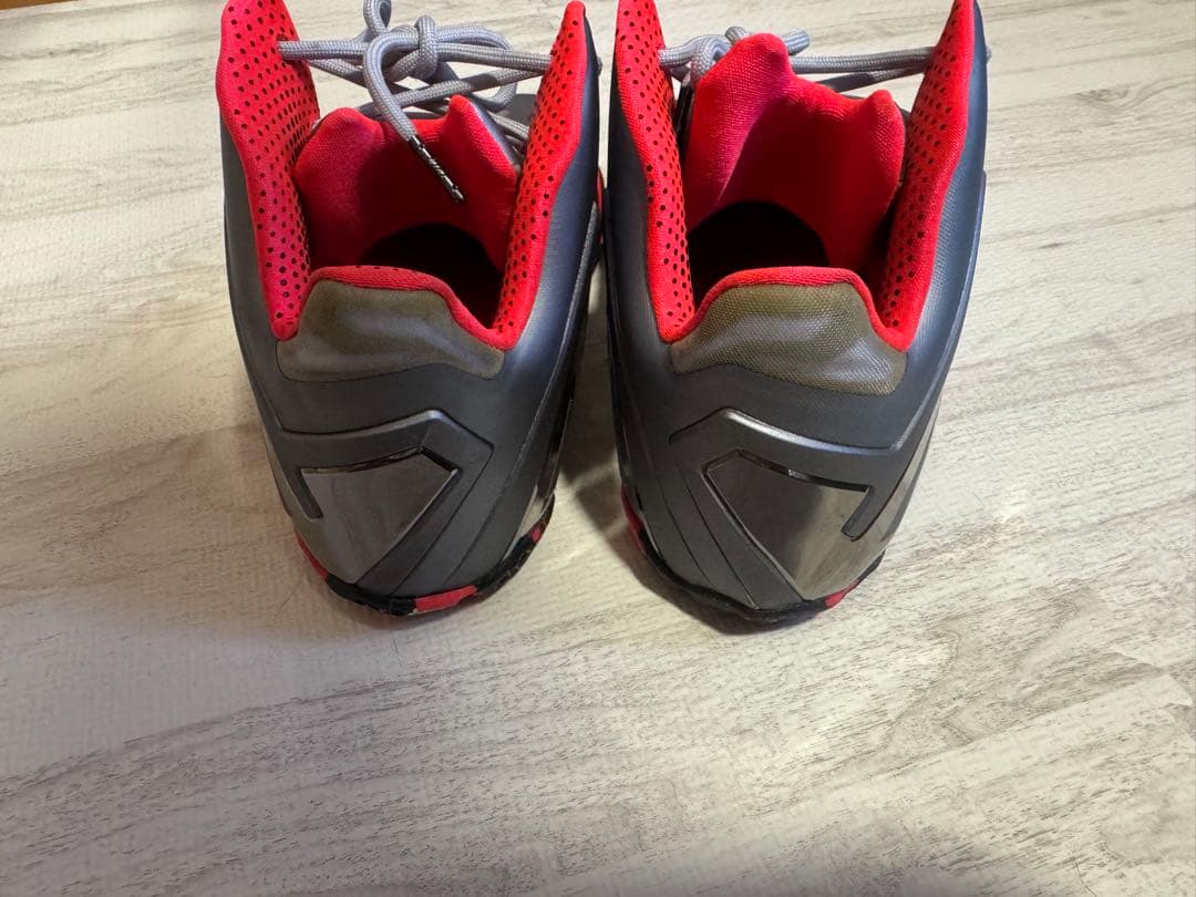 な*こ様 送料無料で思い切った値下げです‼️ナイキ　レブロン11エリート