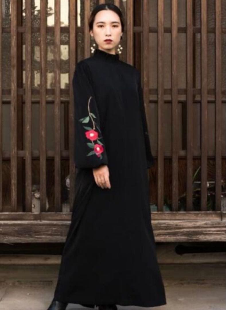 花を着るワンピース　椿