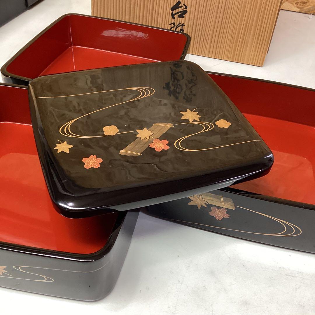 輪島塗　三段重台付　漆塗装　3段お重箱　天然木　工芸品　日本文化　（G76）