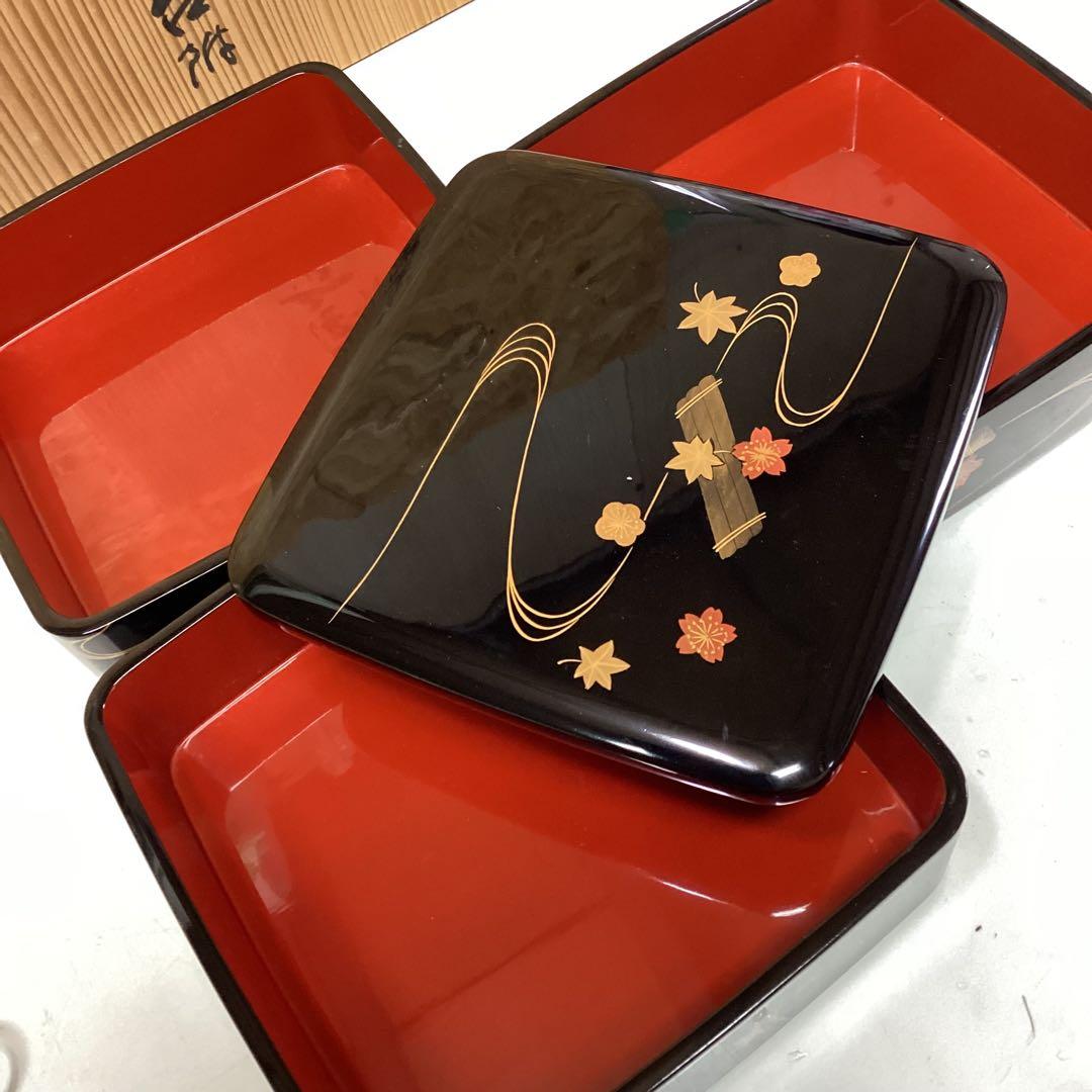 輪島塗　三段重台付　漆塗装　3段お重箱　天然木　工芸品　日本文化　（G76）