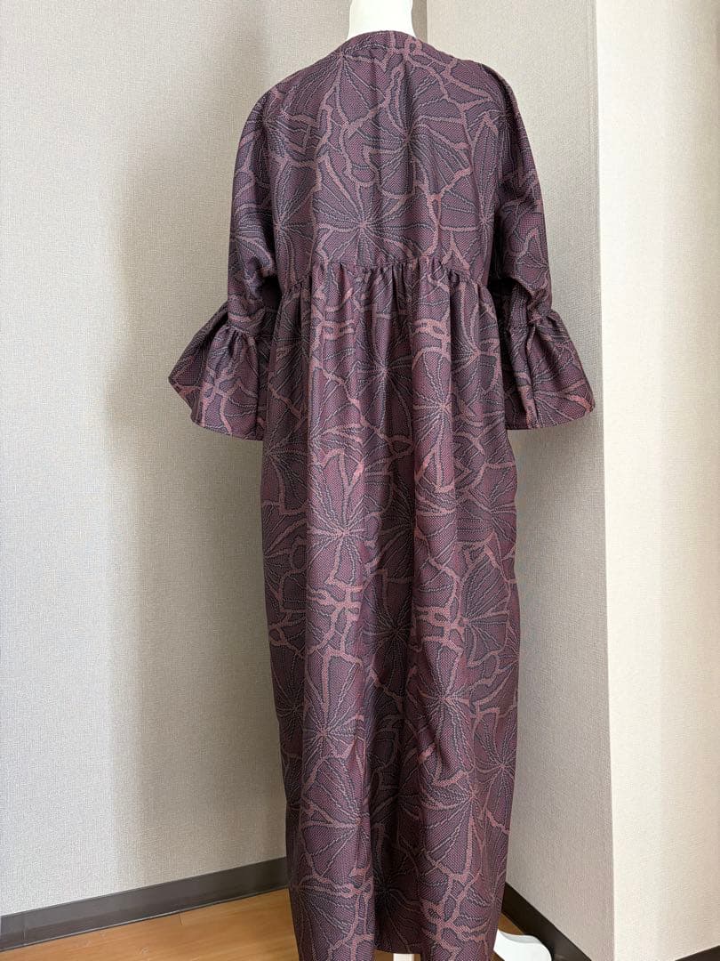★着物リメイク★　大島紬　フリル袖のゆったりワンピ　シックな大輪の花紋