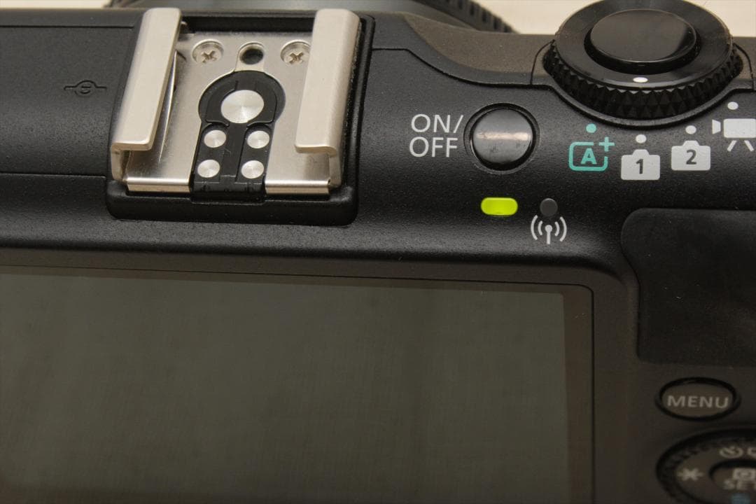 ホアン！Canon EOS M2 ボディ ジャンク