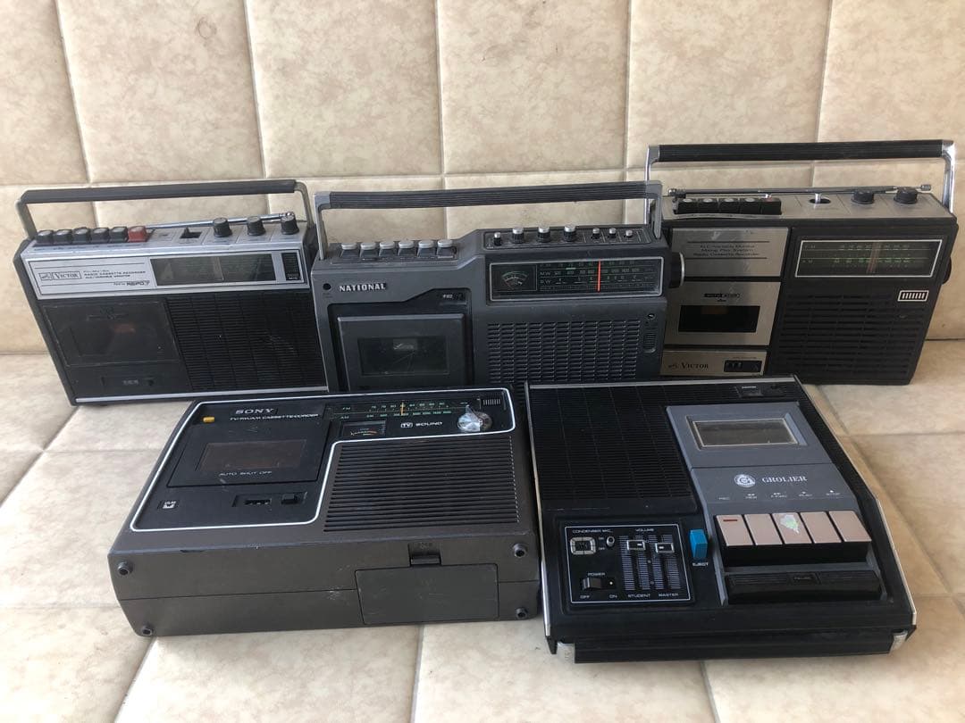 SONY カセットレコーダーCF-1950などジャンク品ラジオ5台(G23)