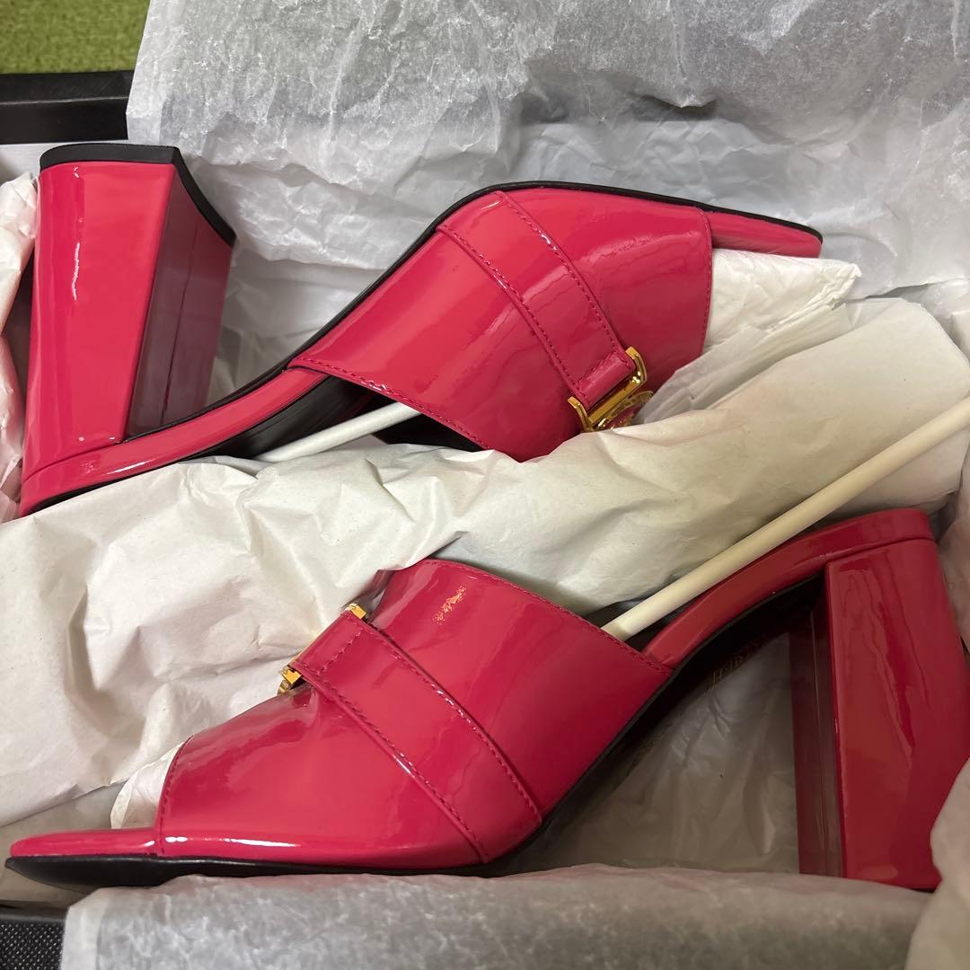 激安VERSACE ピンク メドューサ　スクエアトゥ エナメルミュール 新品