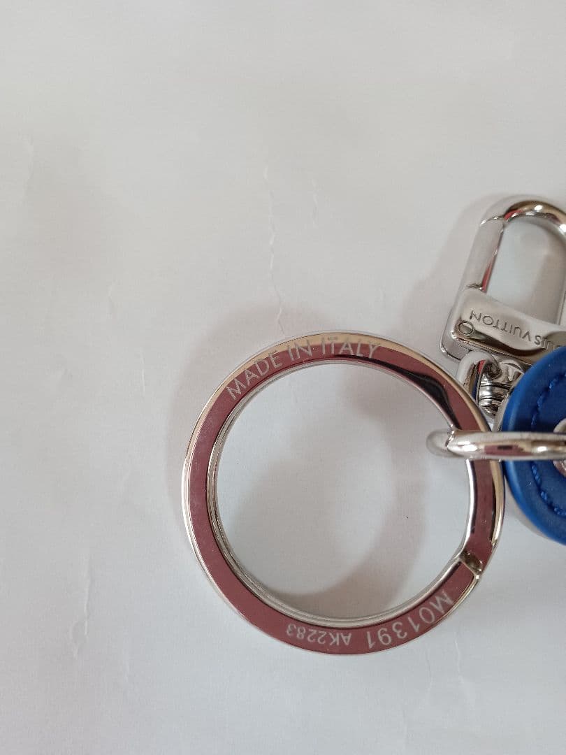 【新品】ルイヴィトン キーホルダー LVシグネチャー チェーン