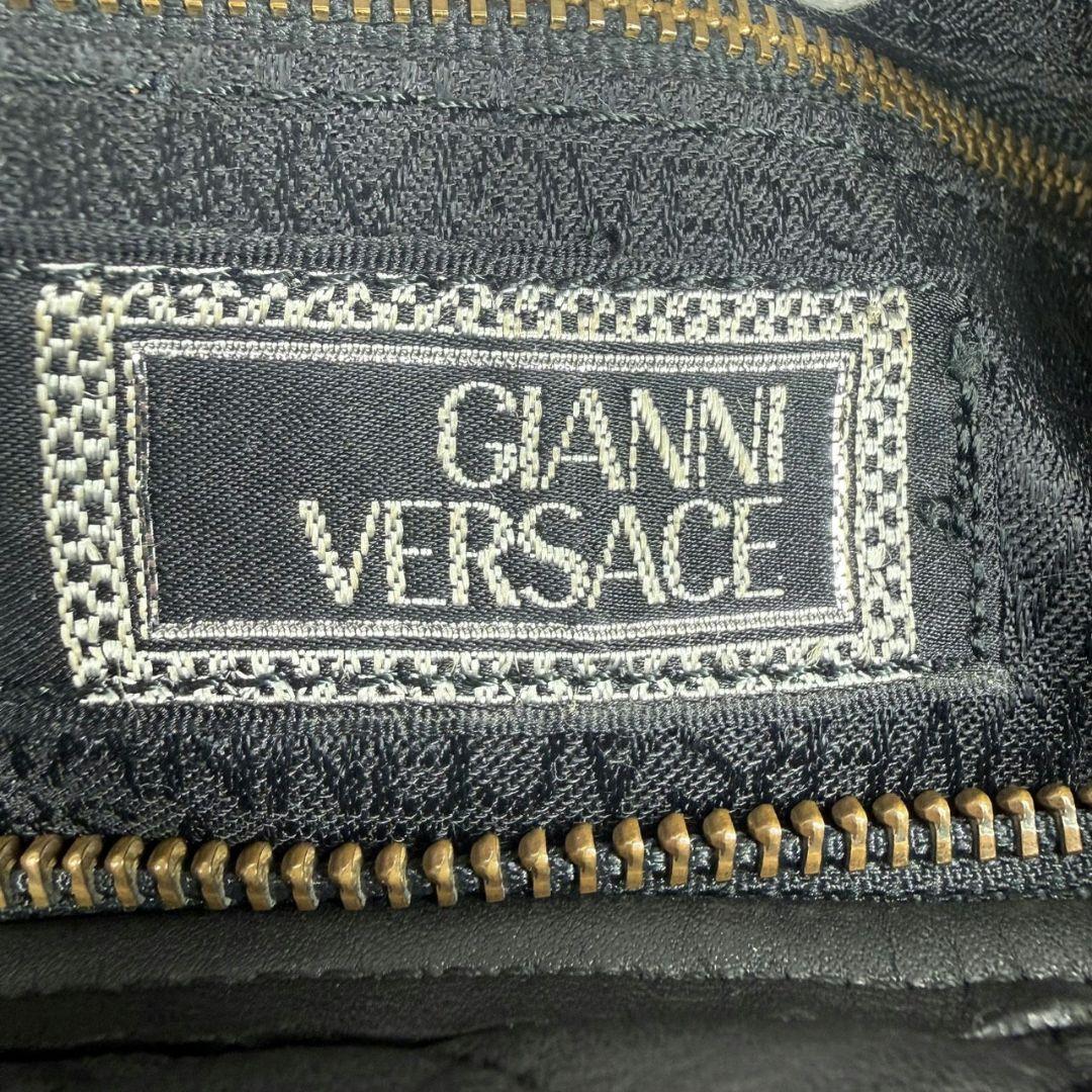 ジャンニヴェルサーチ サンバースト 刺繍 キルティング バニティバッグ 黒