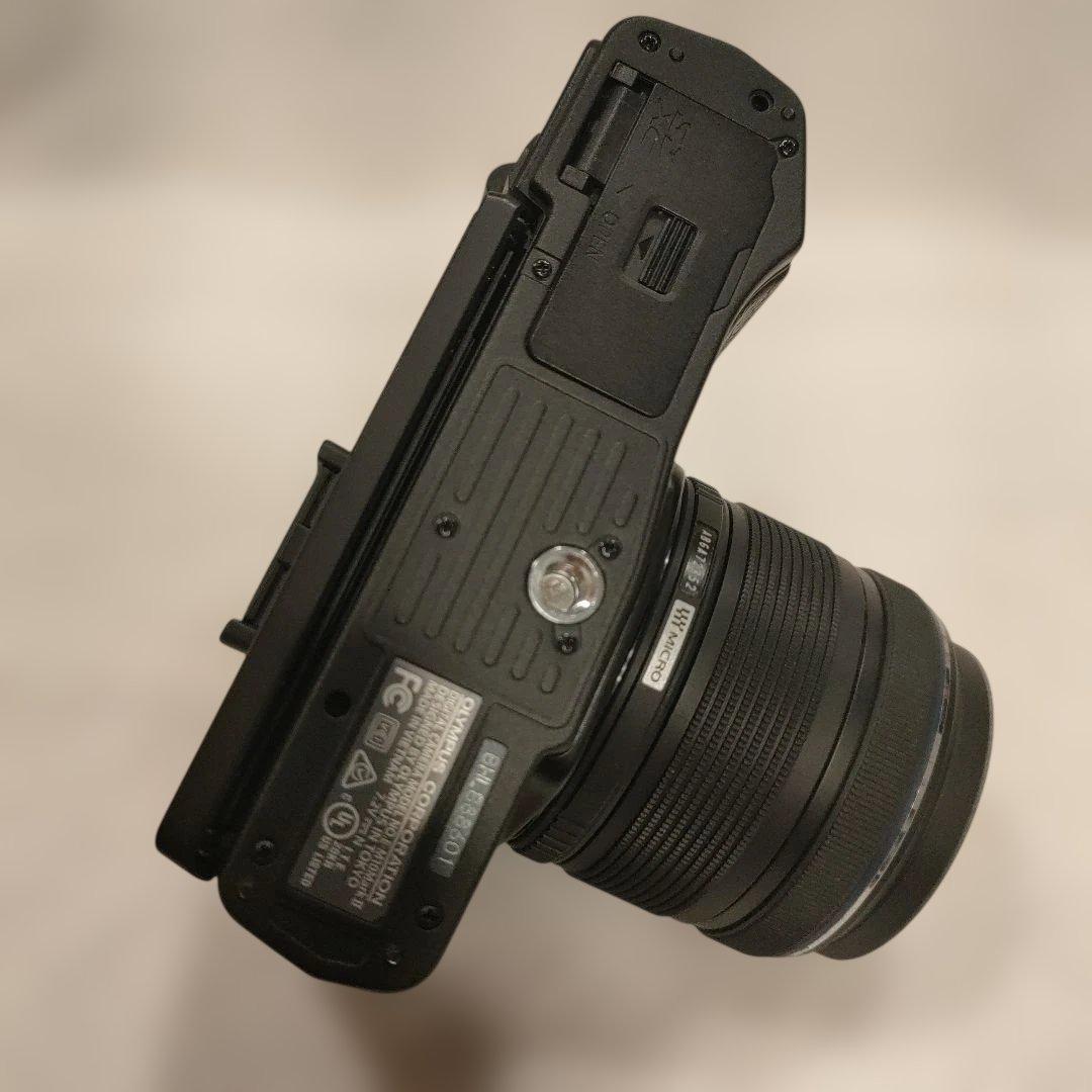 OLYMPUS OM-D E-M10 Mark II 14-42mm【美品】