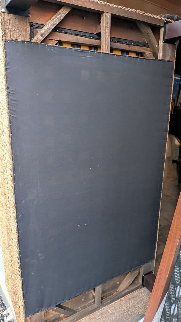 ②【写真左側】KAJA FARGO/オミソファ 3人がけ