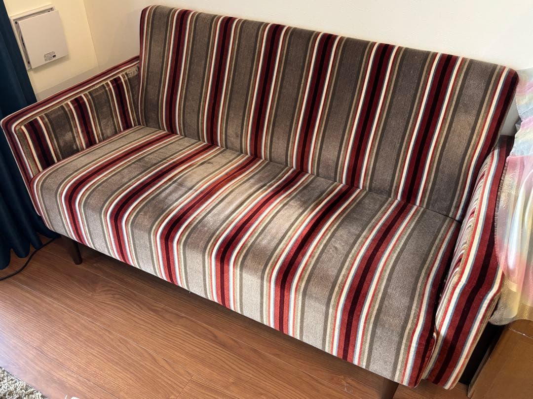 ストライプデザイン 2人掛けソファ