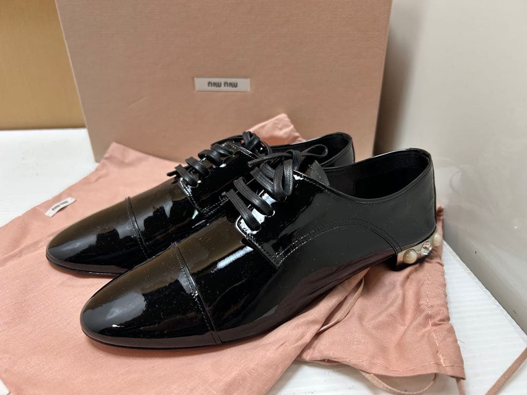 未使用　miumiu ミュウミュウ シューズ 35 1/2 エナメルブラック